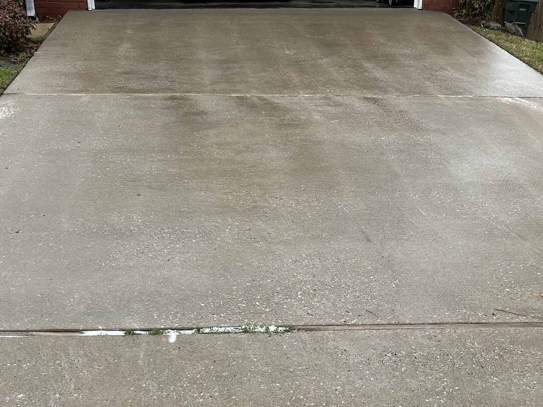 Driveway and Sidewalk Cleaning in Fayetteville, Arkansas