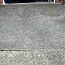 Driveway-and-Sidewalk-Cleaning-in-Fayetteville-Arkansas 2